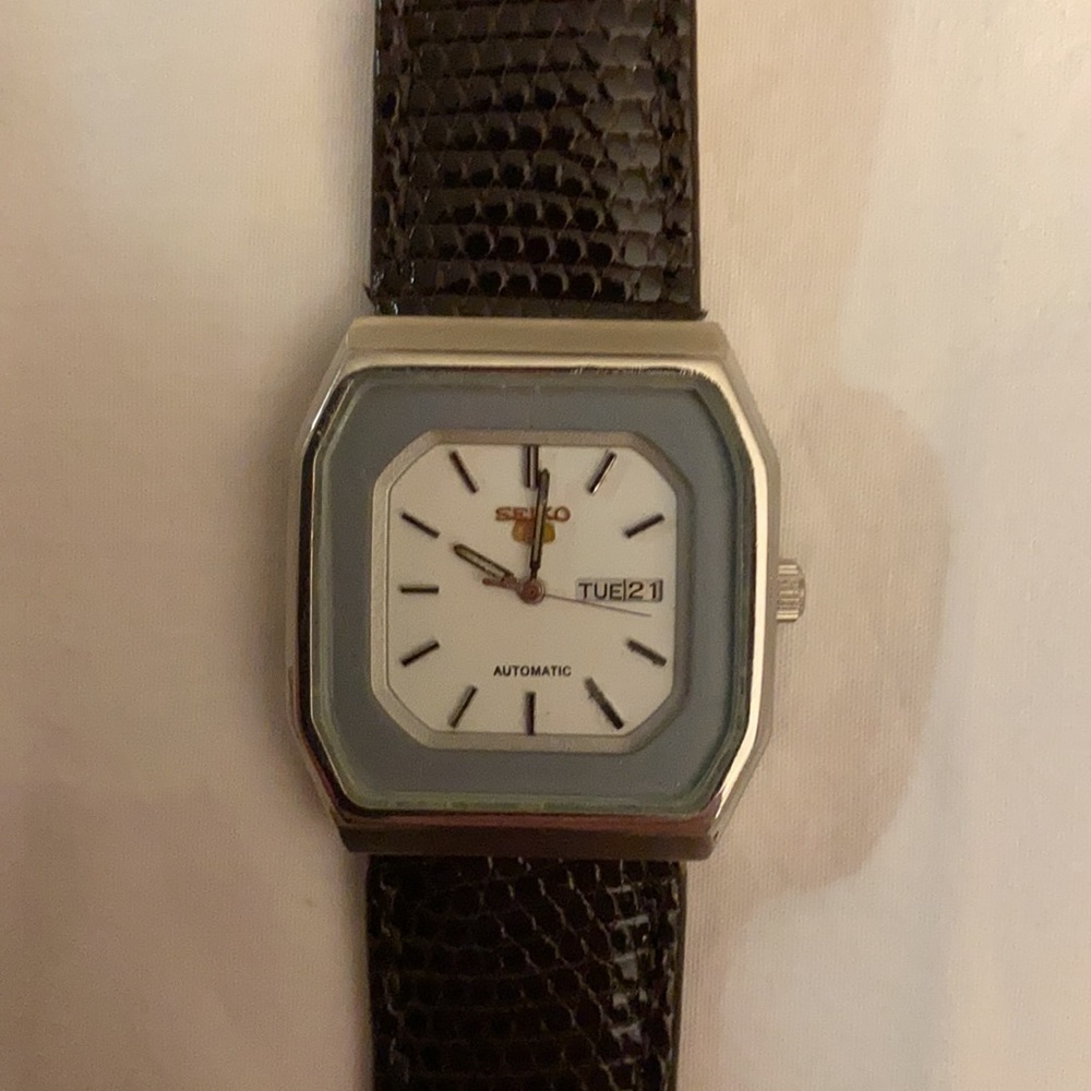 Seiko unisex watch with premium brown lizard band. - Picture 2 of 5